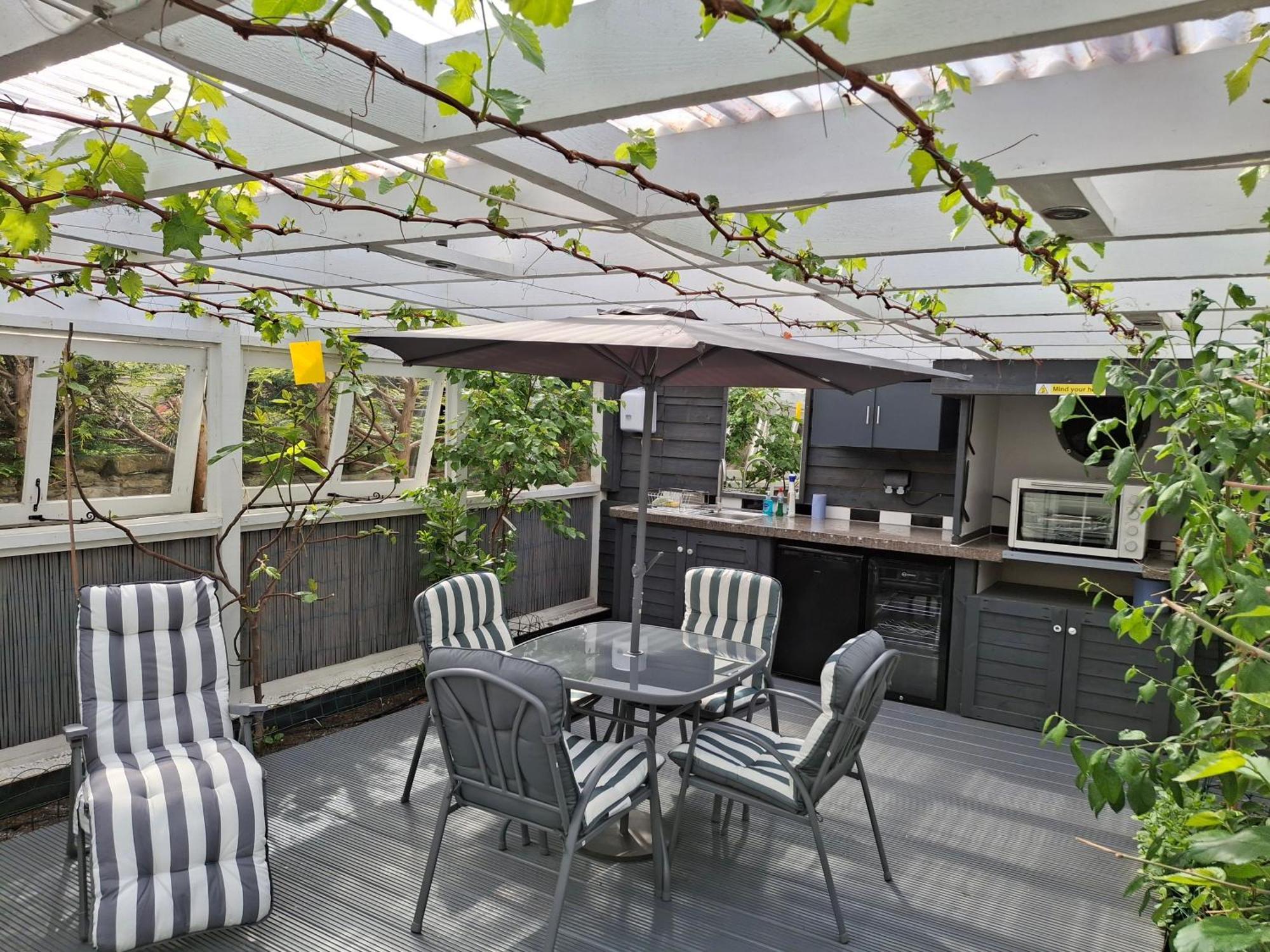 The Treehouse By Airlie Appartement Nairn Buitenkant foto